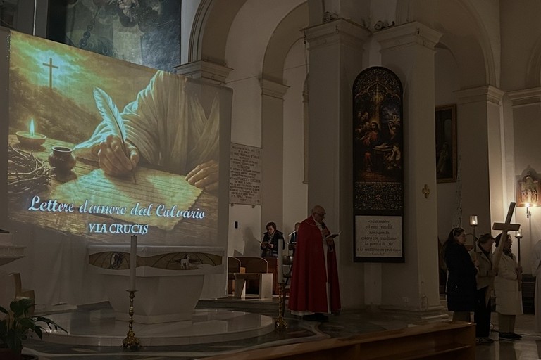 “La Via della Croce”: ieri la Via Crucis presso la parrocchia del Santissimo Salvatore