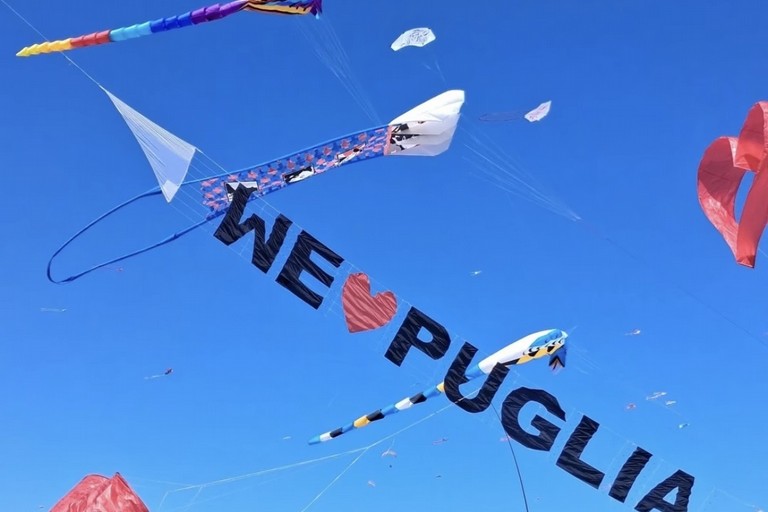 Dal Piemonte a Margherita di Savoia con i loro aquiloni in volo