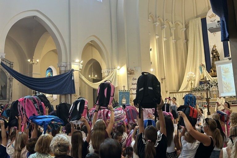 «Un anno scolastico sotto la guida della Madonna Addolorata»: a Margherita la benedizione degli zainetti