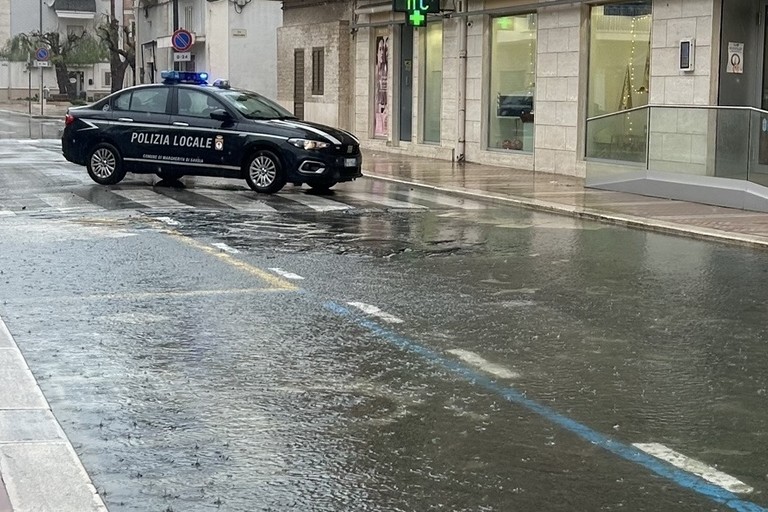 Maltempo a Margherita di Savoia: intensa pioggia e temporali