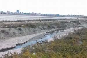 ​Scempio nella zona industriale: fango e rifiuti