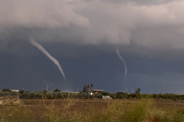 Maltempo su Margherita: sulla costa avvistate anche piccole trombe d'aria