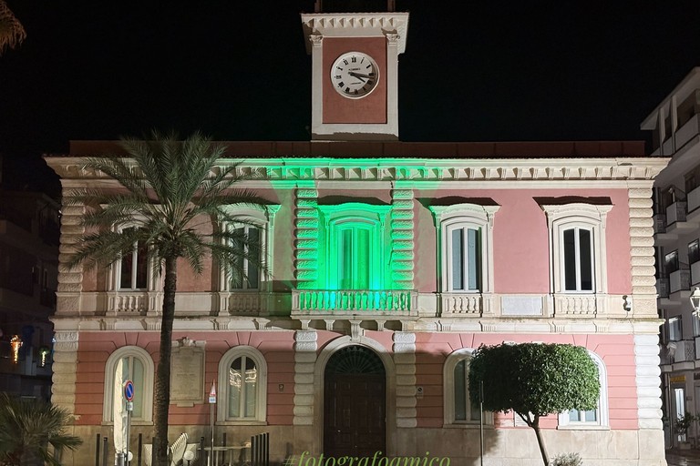 Il comune di Margherita si illumina di verde. <span>Foto Fotografo Aico</span>