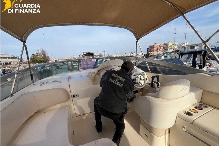 Galassia di società cartiere e fatture false, sequestrati 30 milioni di euro: indagini a Margherita