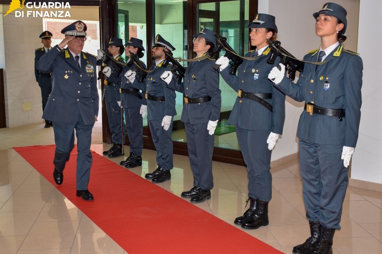 Il generale Geremia visita la Tenenza della Guardia di Finanza di Margherita di Savoia